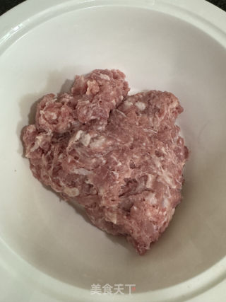 猪肉玉米锅贴的做法步骤：2