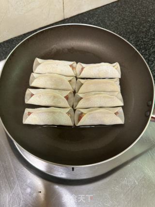 猪肉玉米锅贴的做法步骤：10