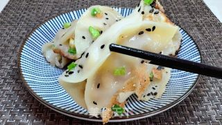 猪肉玉米锅贴的做法步骤：15
