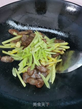 腊肠炒土豆的做法步骤：12