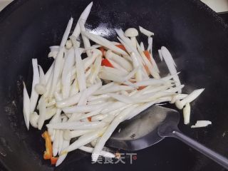 家常海鲜菇的做法步骤：2