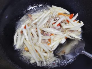 家常海鲜菇的做法步骤：3