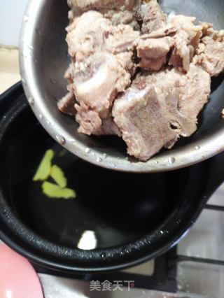菠菜粉条炖龙骨的做法步骤：3