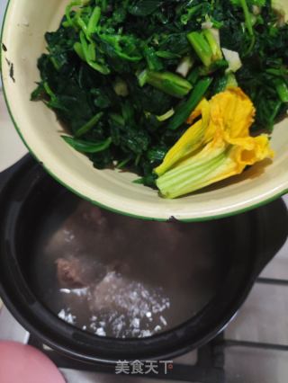 菠菜粉条炖龙骨的做法步骤：6