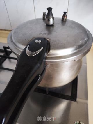 乌鸡海参汤的做法步骤：8