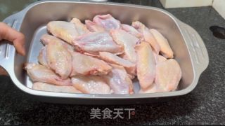 蒜香黄油鸡翅的做法步骤：1