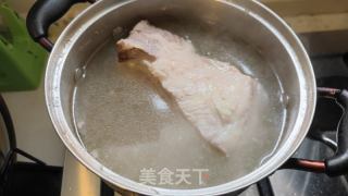 川菜咸烧白的做法步骤：1