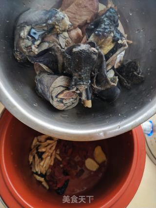 瘦肉海参炖乌鸡的做法步骤：5