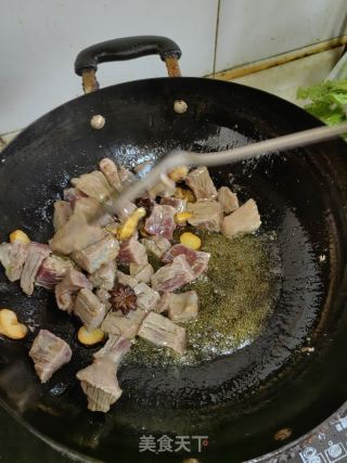 土豆烧牛肉的做法步骤：2