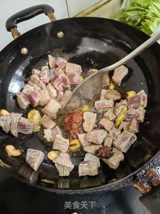 土豆烧牛肉的做法步骤：3