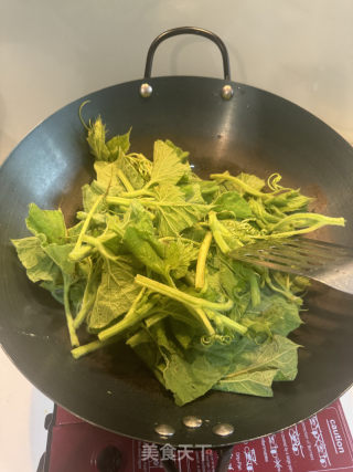 炝炒南瓜叶的做法步骤：3