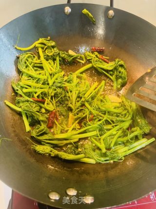 炝炒南瓜叶的做法步骤：5