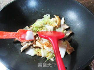 秀珍菇鸡蛋炒大白菜的做法步骤：7