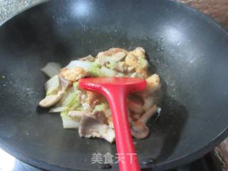秀珍菇鸡蛋炒大白菜的做法步骤：8