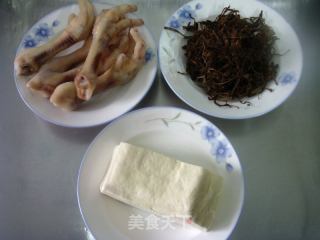 梅干菜豆腐鸡爪煲的做法步骤：1