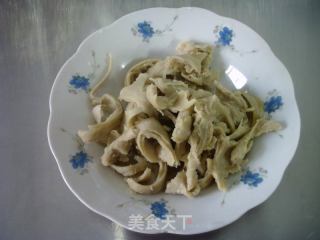青椒雷笋炒面筋的做法步骤：2