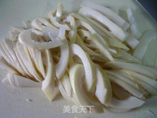 青椒雷笋炒面筋的做法步骤：4