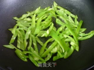 青椒雷笋炒面筋的做法步骤：7