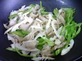 青椒雷笋炒面筋的做法步骤：8