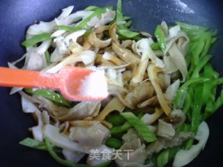 青椒雷笋炒面筋的做法步骤：11
