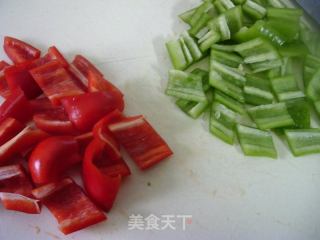 蘑菇酱肉炒双椒的做法步骤：2