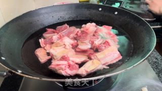 南姜焖羊肉的做法步骤：1