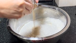 洋葱肉馅发面饼的做法步骤：1