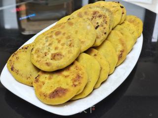 玉米面粉烙饼三种口味（韭菜鸡蛋，韭菜猪肉，芝麻红糖）的做法