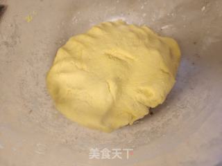 玉米面粉烙饼三种口味（韭菜鸡蛋，韭菜猪肉，芝麻红糖）的做法步骤：1