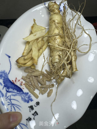 鲜人参鸡汤的做法步骤：2