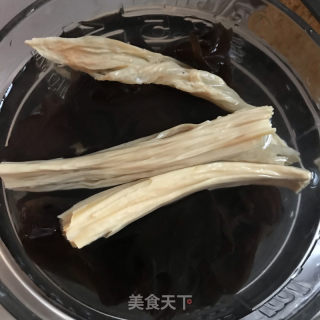 蒜炒炒木耳的做法步骤：2