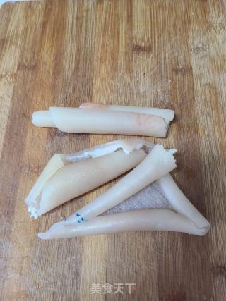 芹菜炒猪皮的做法步骤：3