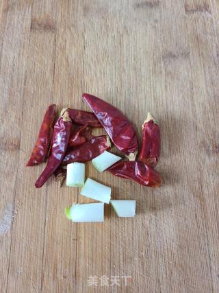 芹菜炒猪皮的做法步骤：6
