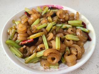 芹菜炒猪皮的做法步骤：8