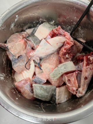 酸菜豆腐鱼的做法步骤：1