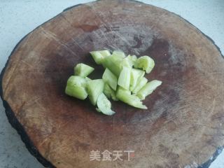 黄瓜拌蛰头的做法步骤：2