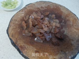 黄瓜拌蛰头的做法步骤：3