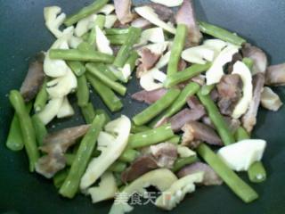 雷笋酱肉炒梅豆的做法步骤：6