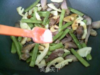 雷笋酱肉炒梅豆的做法步骤：9