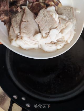 回锅肉的做法步骤：3
