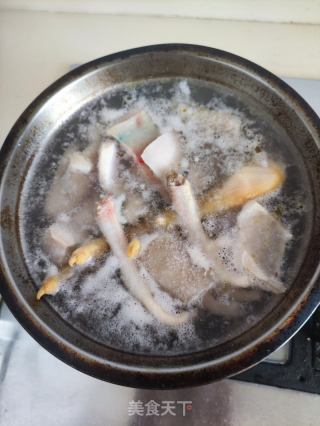 海参花胶爪爪汤的做法步骤：1