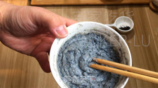 黑芝麻糊千层司康，金黄酥脆，层层叠叠，甜度适中，恰到好处。的做法步骤：1