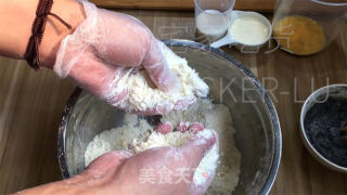 黑芝麻糊千层司康，金黄酥脆，层层叠叠，甜度适中，恰到好处。的做法步骤：4