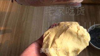 黑芝麻糊千层司康，金黄酥脆，层层叠叠，甜度适中，恰到好处。的做法步骤：8
