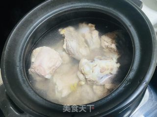 雪萝卜当归大骨汤的做法步骤：8