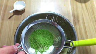 抹茶脆壳巧克力布朗尼，甜蜜白巧、奶香奶酪，集奶香和茶香于一身。的做法步骤：5