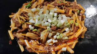 绝配，牛肉丝炒芹菜的做法步骤：8