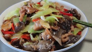 家常青笋木耳肉片的做法