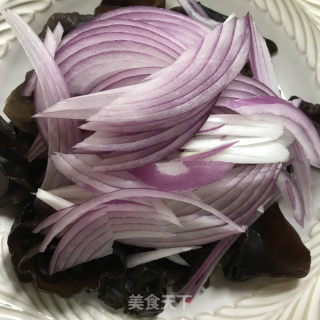 洋葱拌木耳的做法步骤：5