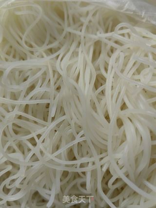酸菜粉丝汤的做法步骤：1